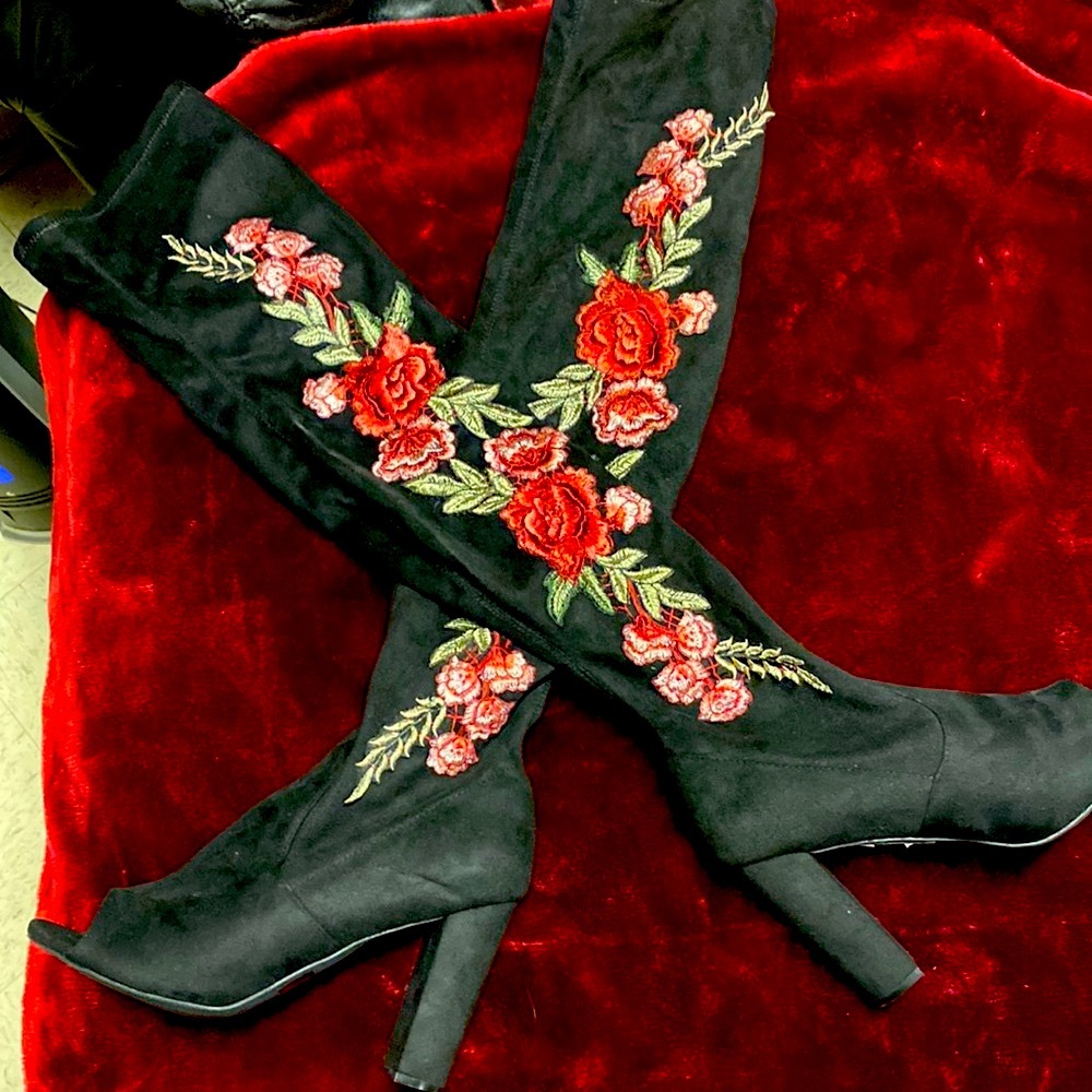 Fall booties Rose 🌹 Embroidered tall peep toe boots NEW 10